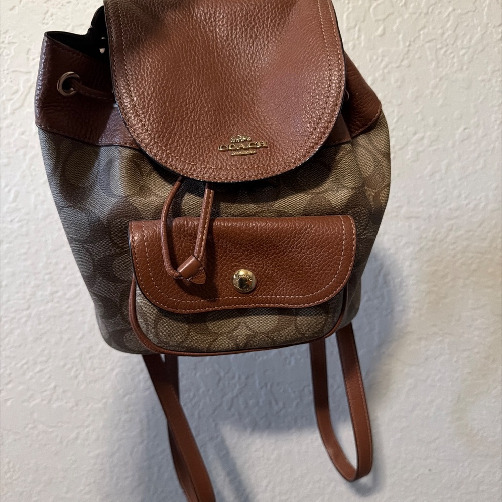 Coach backpack - Picture 3 of 3